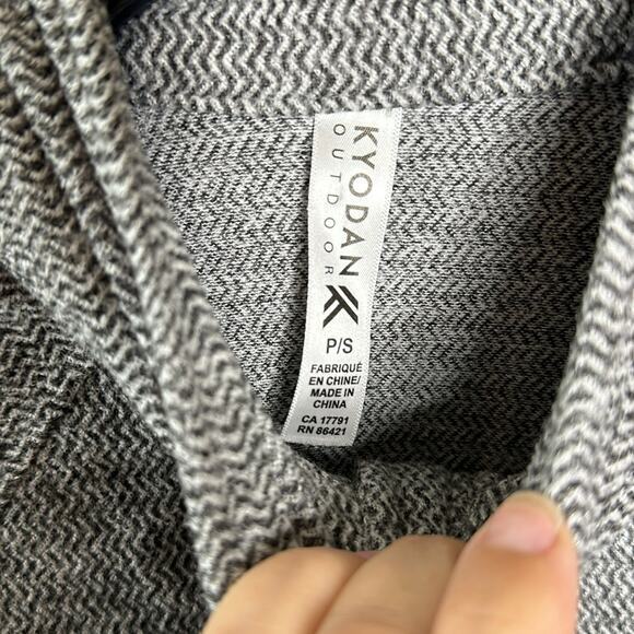 Kyodan Grey 3/4 zip Soft Athleisure top size small‎ - Picture 2 of 3